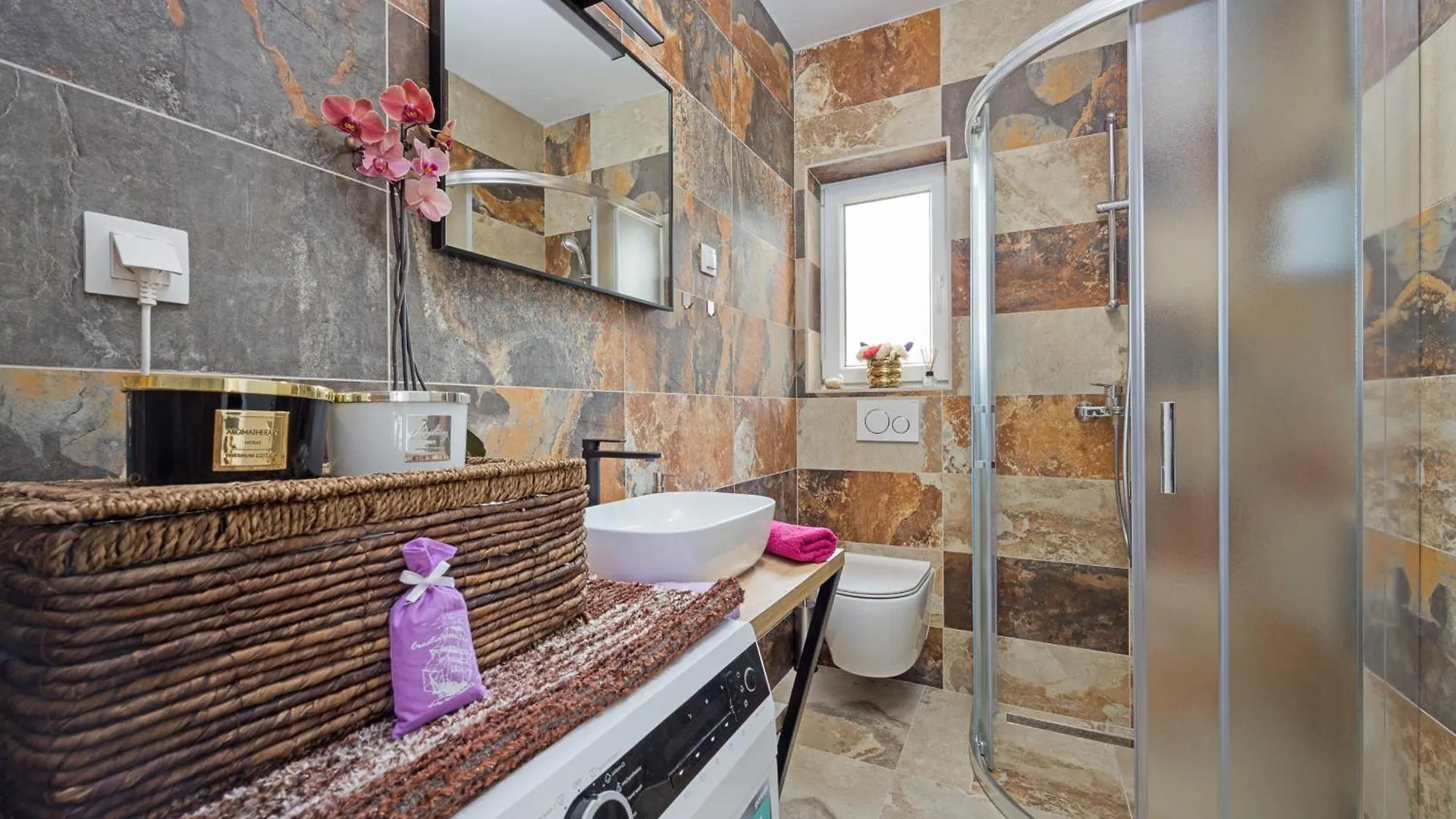 Villa Nur For 10 People Near Pula With 45 M2 Private Pool & Jacuzzi Only 2 Km From Beach Croatia