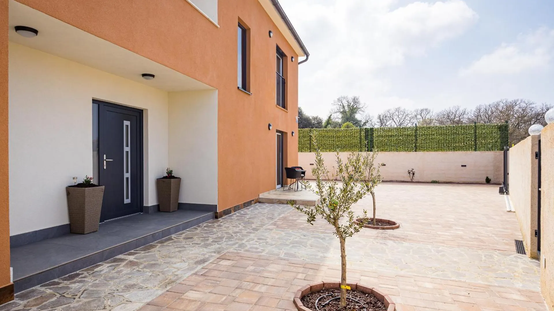 Villa Nur For 10 People Near Pula With 45 M2 Private Pool & Jacuzzi Only 2 Km From Beach