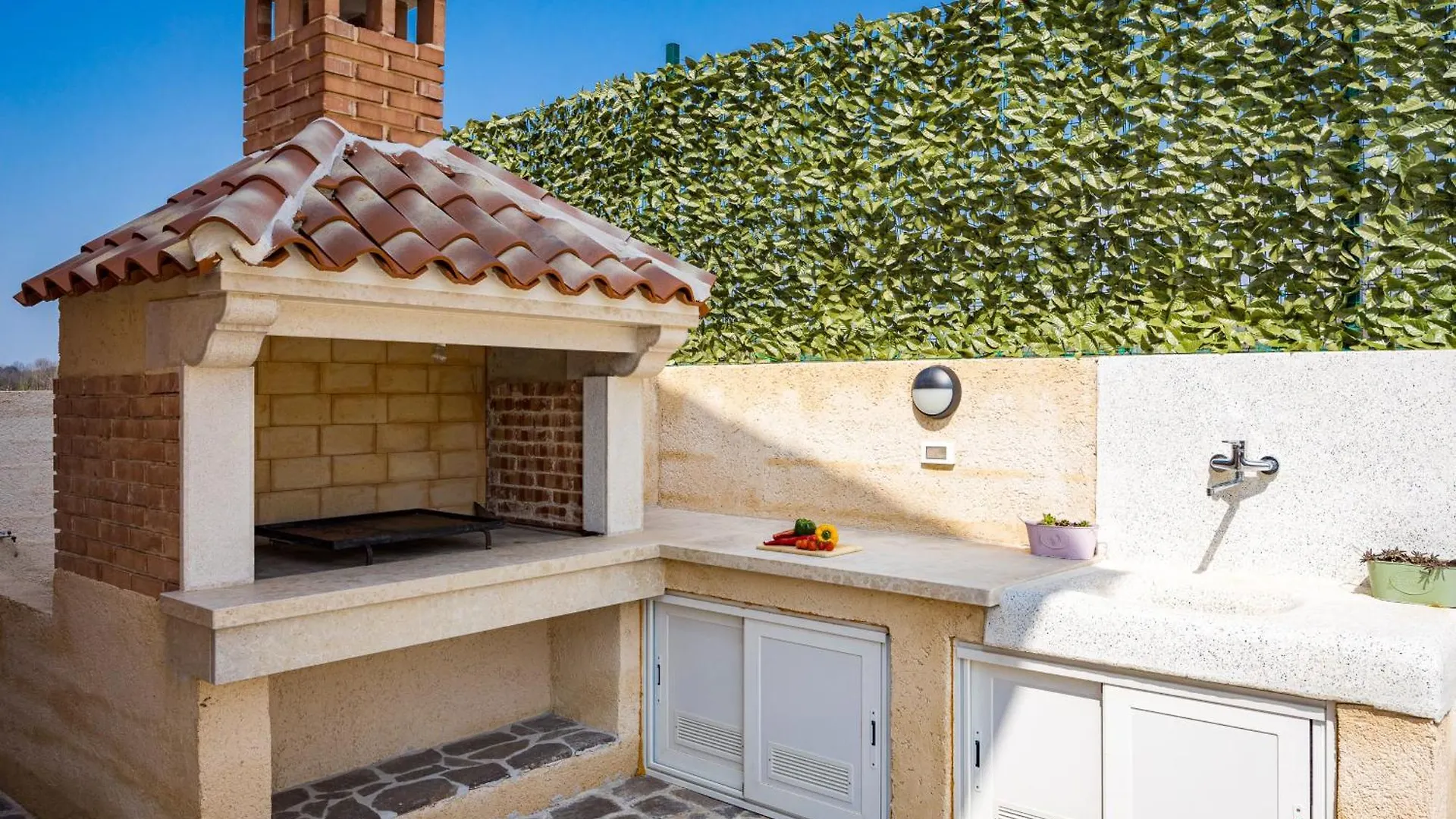 Villa Nur For 10 People Near Pula With 45 M2 Private Pool & Jacuzzi Only 2 Km From Beach Croatia