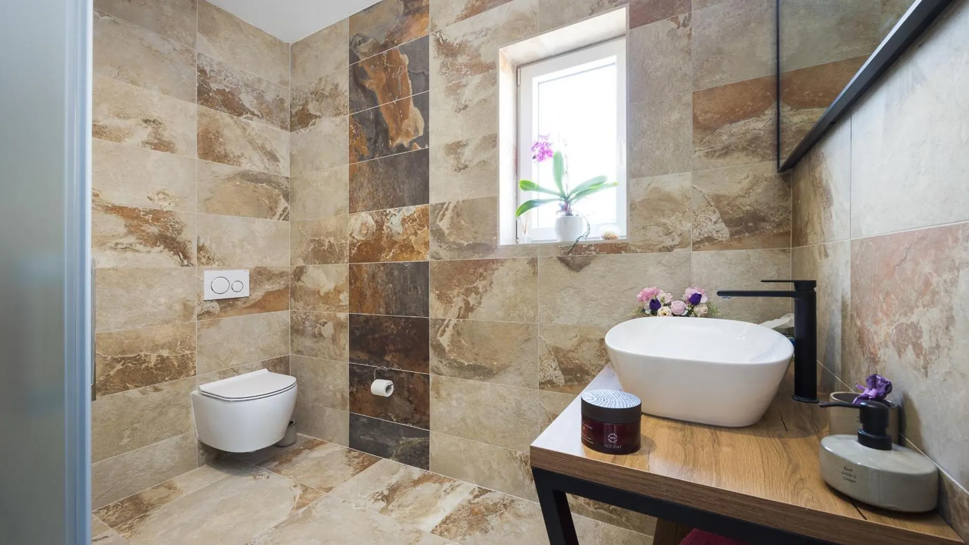 Villa Nur For 10 People Near Pula With 45 M2 Private Pool & Jacuzzi Only 2 Km From Beach