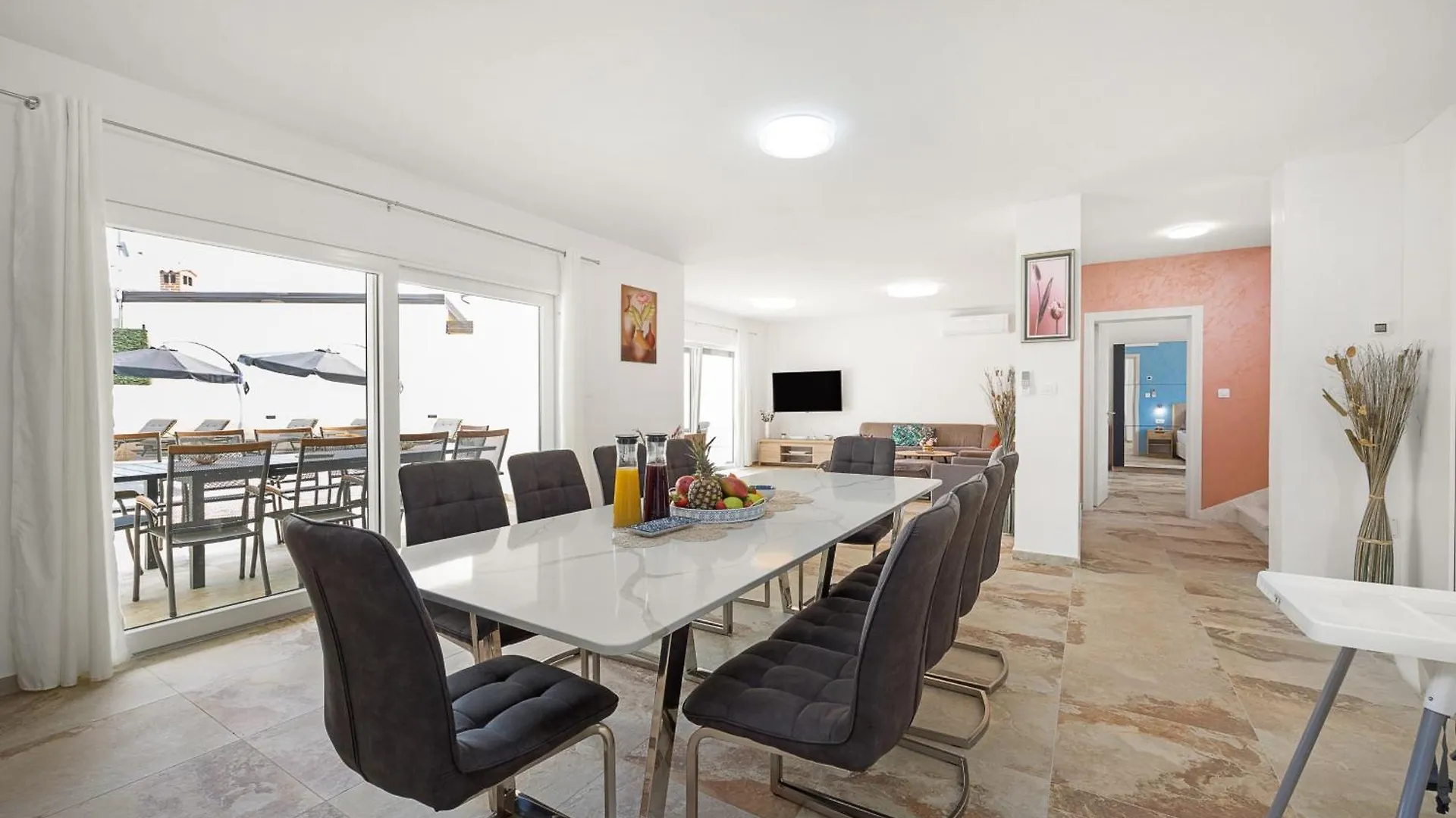 Villa Nur For 10 People Near Pula With 45 M2 Private Pool & Jacuzzi Only 2 Km From Beach