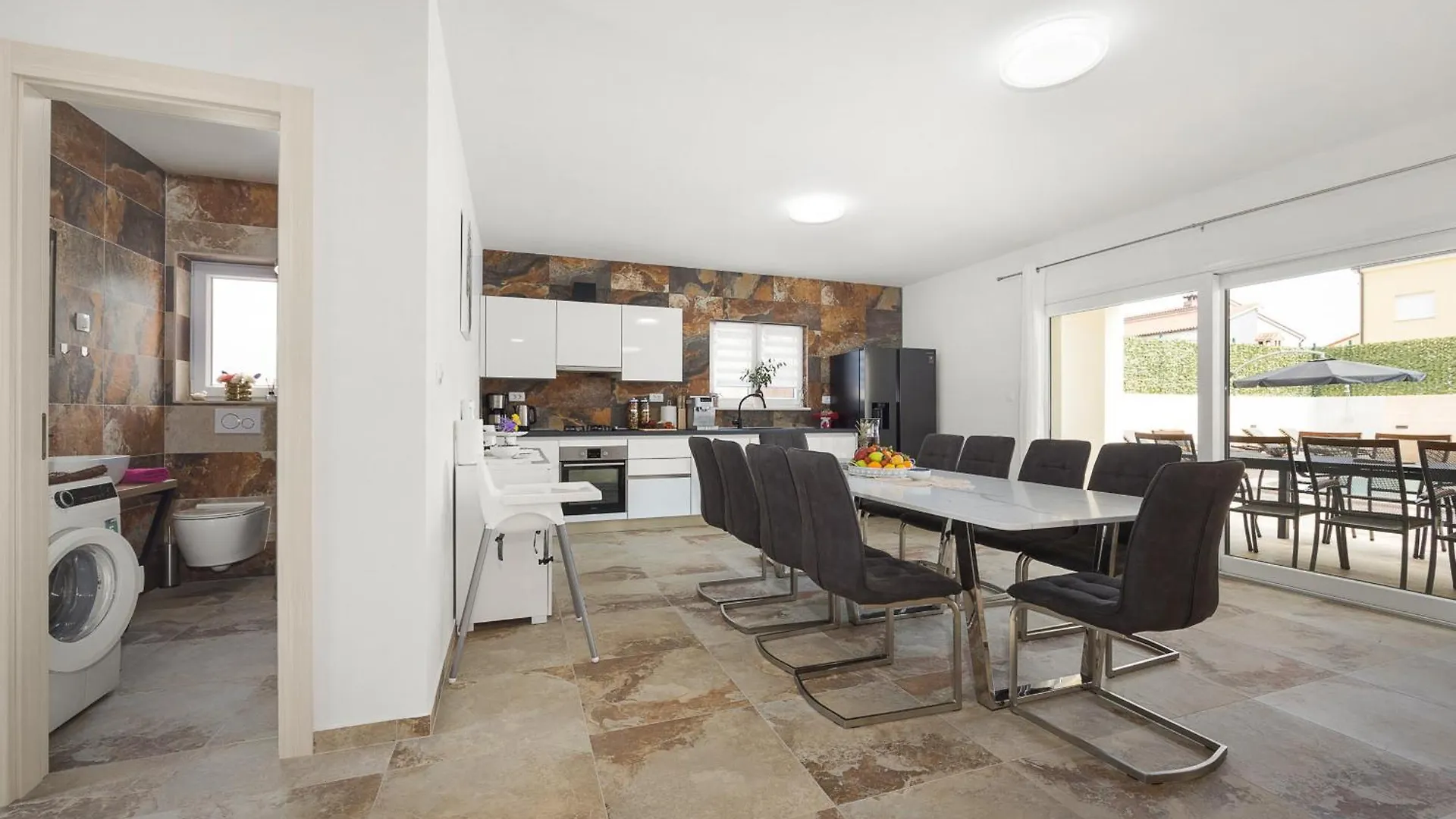 Villa Nur For 10 People Near Pula With 45 M2 Private Pool & Jacuzzi Only 2 Km From Beach