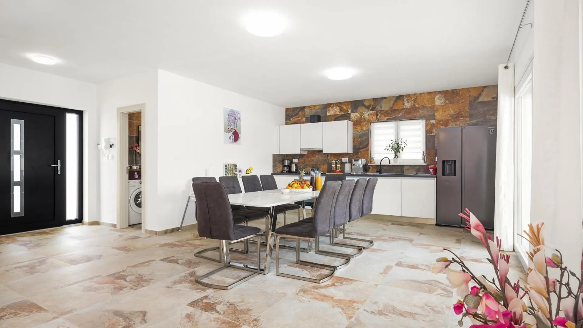 Villa Nur For 10 People Near Pula With 45 M2 Private Pool & Jacuzzi Only 2 Km From Beach 0*,  Croatia