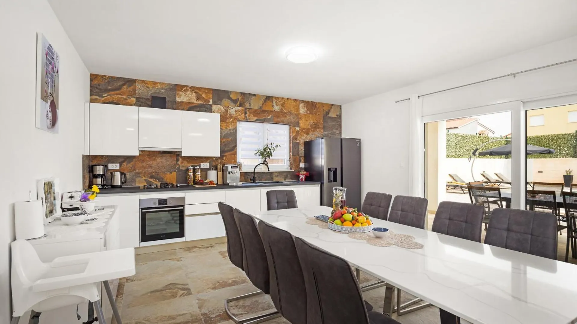 Villa Nur For 10 People Near Pula With 45 M2 Private Pool & Jacuzzi Only 2 Km From Beach