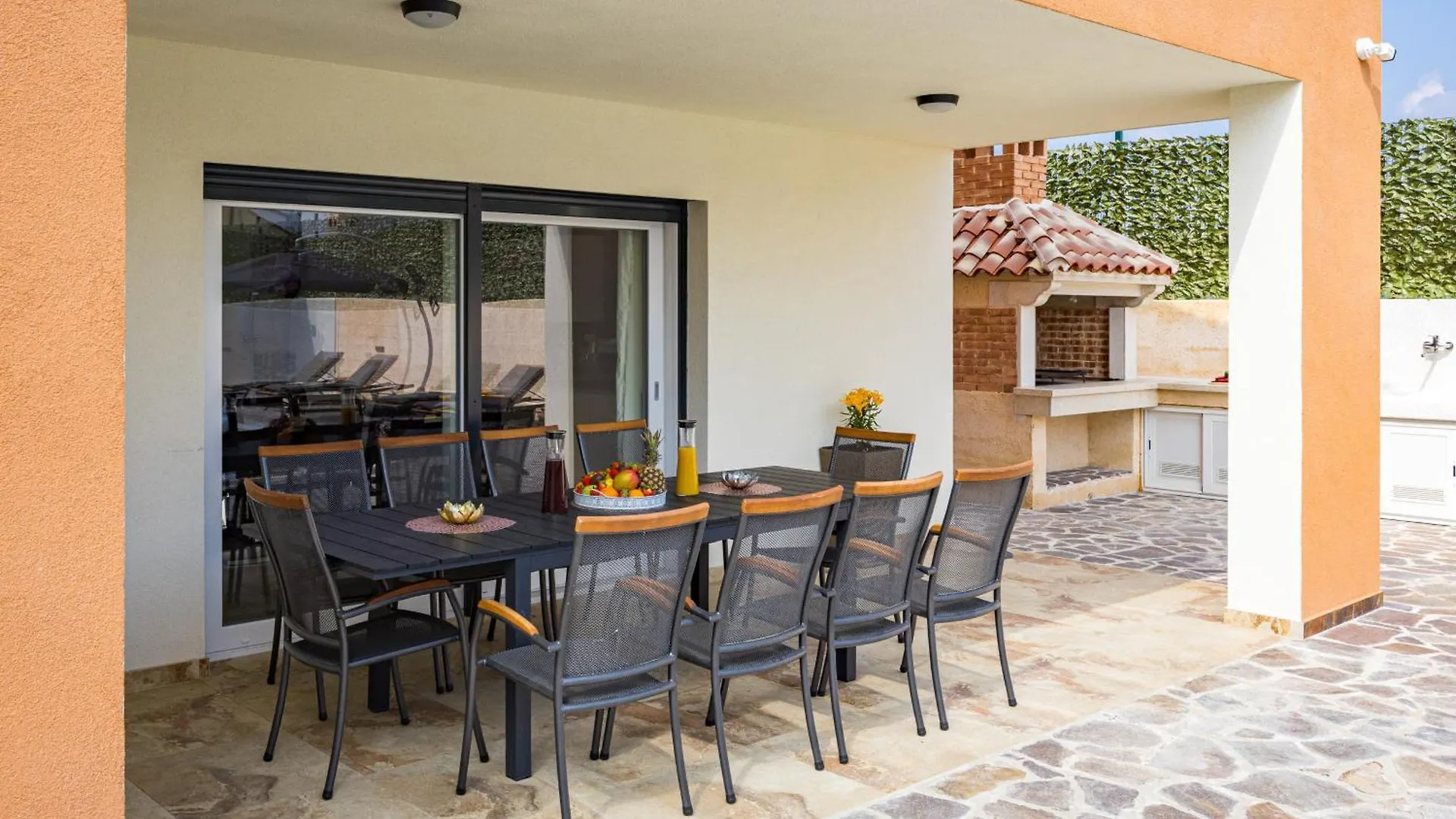 Villa Nur For 10 People Near Pula With 45 M2 Private Pool & Jacuzzi Only 2 Km From Beach