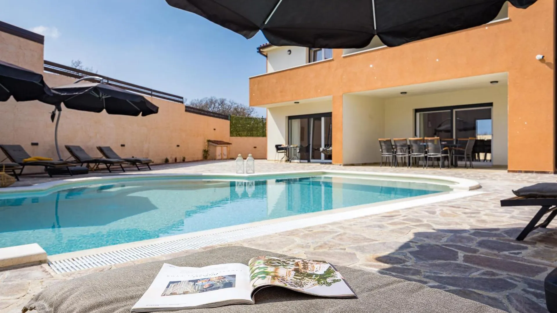 Villa Nur For 10 People Near Pula With 45 M2 Private Pool & Jacuzzi Only 2 Km From Beach Croatia