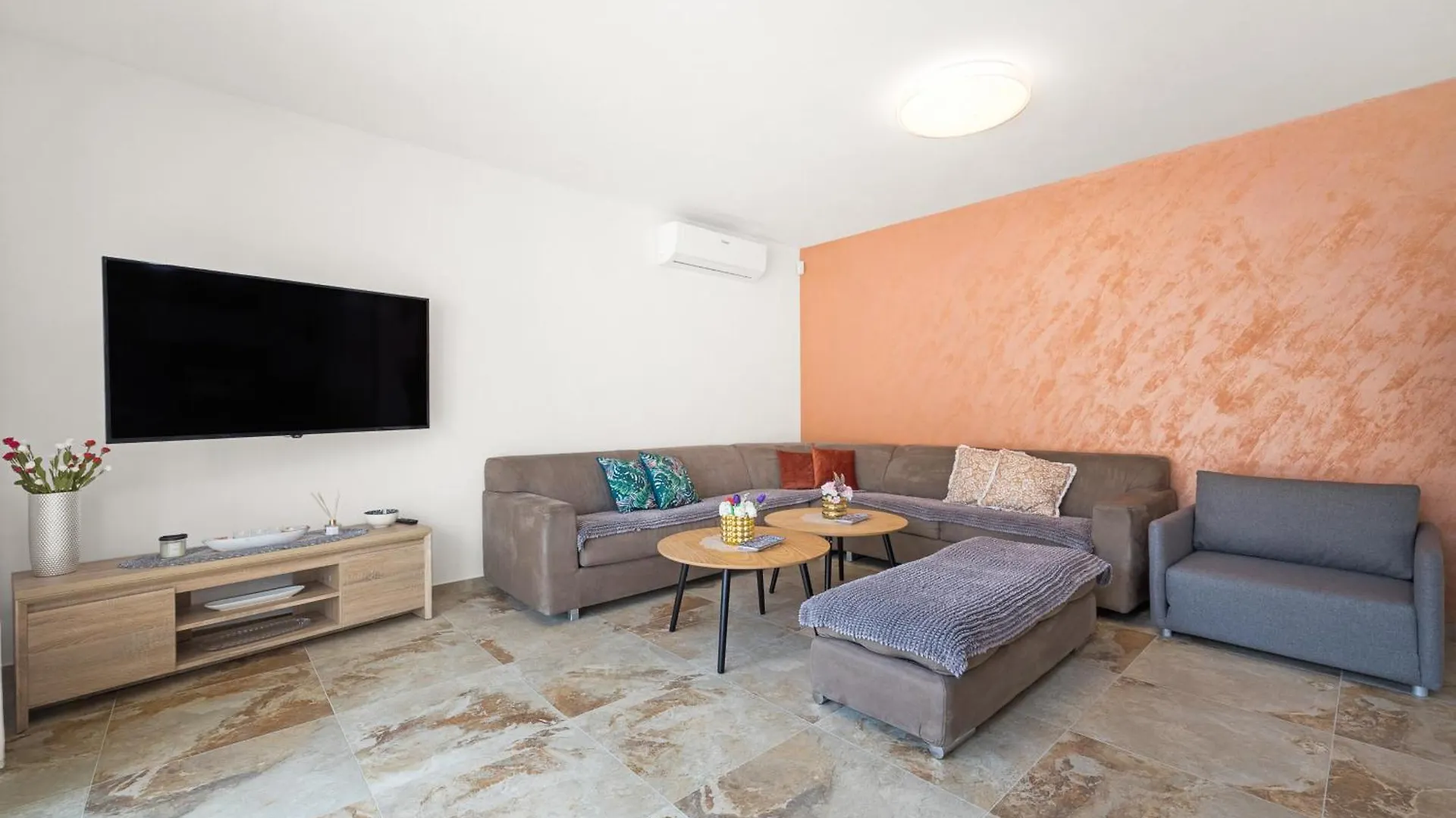 Villa Nur For 10 People Near Pula With 45 M2 Private Pool & Jacuzzi Only 2 Km From Beach 0*,